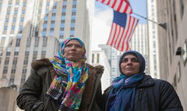 ABD: Başörtüsü zorla çıkarılan kadınlara 17.5 milyon dolar ödenecek