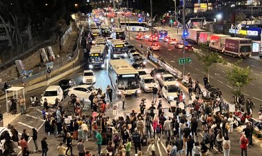 İsrailliler sokaklarda hükümetten ateşkes anlaşmasını imzalamasını talep etti