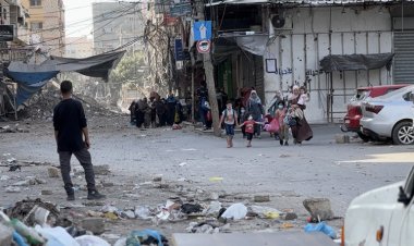 Cibaliya'da Filistinliler, İşgalci İsrail'in saldırıları altında bölgeden ayrılmaya çalışıyor