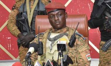 Burkina Faso’da askeri yönetimin görev süresi uzatıldı