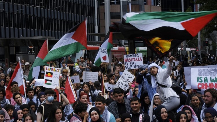 Avustralya'da binlerce kişi Refah'a kara saldırısını protesto etti