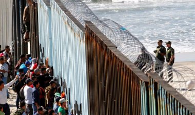 Biden, ABD-Meksika sınırını geçici olarak kapatan kararnameyi imzaladı