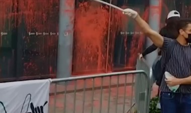 Filistin destekçileri Sorbonne Üniversitesini kırmızıya boyadı