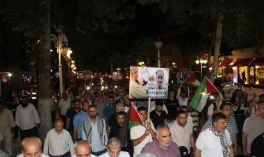 Kudüs Kardeşlik Platformu'nun çağrısıyla binlerce kişi "Refah için bir meşale yak" etkinliğine katıldı