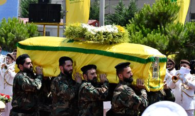 Hizbullah şehid olan saha komutanı için cenaze töreni düzenledi