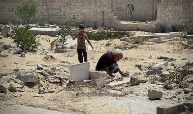Gazzeliler Kurban Bayramı'nı şehidlerini ziyaret ederek karşıladı