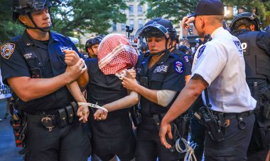 ABD'de yüzlerce kişi, Citibank'ın önünde Filistin'e destek eylemi yaptı