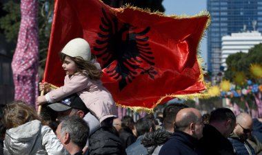 Arnavutluk ‘nüfusunun çoğu Müslüman ülke’ statüsünü kaybetti