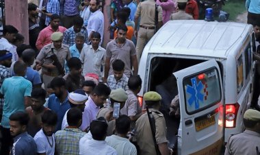 Hindistan'da ayin sırasında çıkan izdihamda 87 kişi öldü