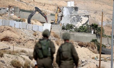 İşgalci İsrail, işgal altındaki Batı Şeria'da Filistinlilere ait iki evi yıktı