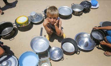 Gazzeli çocuklar günün 8 saatini gıda ve su taşımakla geçiriyor