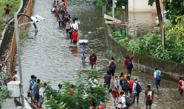 Güney Asya'da yaşanan sel felaketlerinden milyonlarca insan etkilendi