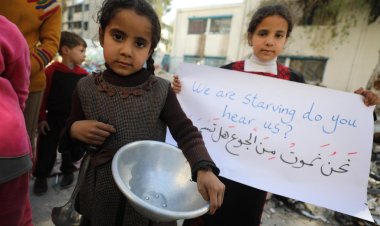 Kıtlığın sürdüğü Gazze'de Filistinliler sık sık yerinden ediliyor