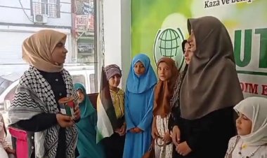 Kur’an kursu öğrencileri topladıkları paraları Gazze’ye bağışladı