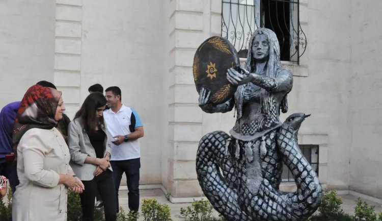 Batmanlılardan DEM'li belediyenin heykel açılışına tepki: Heykellere değil hizmete ihtiyacımız var