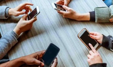 "Sosyal mecraların fazla kullanılması asosyalleşmeye neden olur"