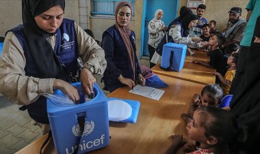 Gazze'nin güney bölgelerinde dün 160 binin üzerinde çocuğa çocuk felci aşısı yapıldı