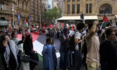 Avustralya'da İsrail'e silah satışını protesto eden on binlerce kişi sokaklara indi