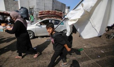 İsrail'in, evlerini bombaladığı Filistinliler kurtulmak için ölüm yolculuğuna çıkıyor