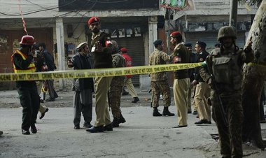Pakistan'da düzenlenen bombalı saldırılarda 2 kişi öldü