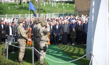 Boşnak lider İzetbegoviç, ölümünün 21. yılında kabri başında anıldı