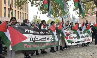 Almanya'da, İsrail'in sivillere saldırılarını meşrulaştıran Bakan Baerbock protesto edildi