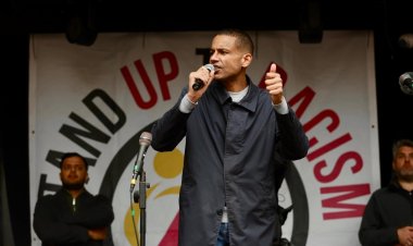 Londra'da ırkçılık karşıtları aşırı sağcılara karşı yürüdü: "Irkçılık ve İslamofobinin bu toplumda yeri yok"