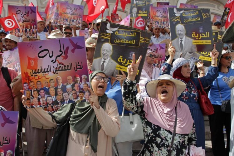 Tunus: Düşünce suçlularının aileleri 'aşağılanmayı' ve 'tacizi' kınadı