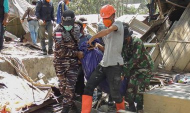 Endonezya'da yanardağ patlaması: 10 ölü