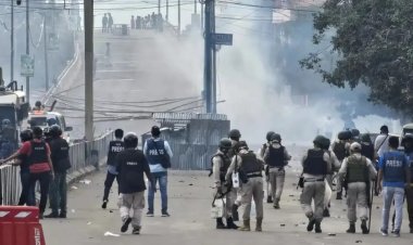 Hindistan'da polis karakoluna saldırı: 10 ölü