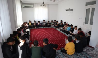 Çocuklar toplu halde Siyer-i Nebi Yarışmasına hazırlanıyor