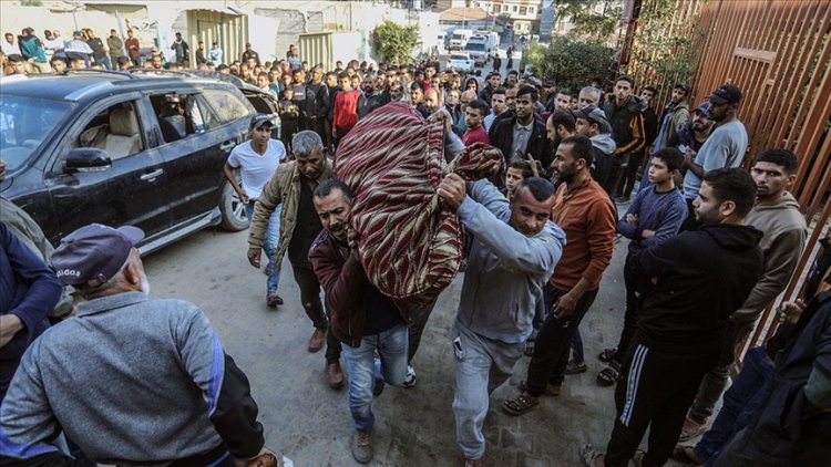 Katil İsrail'in 400 gündür saldırdığı Gazze'de şehid sayısı 43 bin 552'ye yükseldi