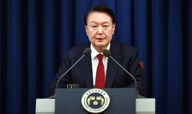 Güney Kore'de devlet başkanlığı görevinden uzaklaştırılan Yoon resmen tutuklandı