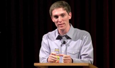 Yahudi yazar, "Filistin soykırımı" nedeniyle İsrail vatandaşlığından çıktı