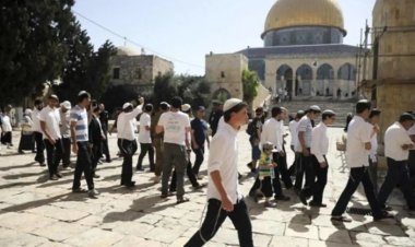 İşgalci siyonistler, Mescid-i Aksa'nın avlularını bastı