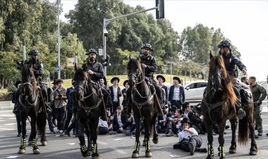 Tel Aviv'de ultra ortodoks yahudiler zorunlu askerliği protesto etti