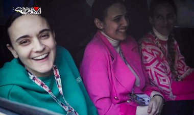 Kassam'ın teslim ettiği esirlerin yüzlerindeki mutluluk dikkat çekti