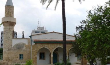 Güney Kıbrıs'taki Bayraktar Camisi'ne 2 kez saldırı düzenlendi