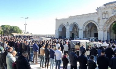 Mescid-i Aksa'da 50 bin kişi cuma namazı kıldı