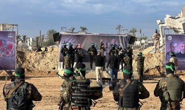 Filistin direnişi 4 İsrailli esiri teslim etti