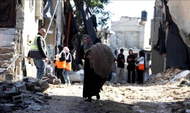 İsrail evlerini yıkacağını duyurdu, Filistinliler eşyalarını kurtarmaya çalışıyor