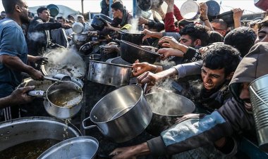 İşgalci İsrail, Gazze’de Filistinlilere yönelik tehditlerini artırarak yeni bir açlık dalgası oluşturmak istiyor