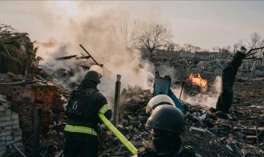Zelenskiy: Rusya, Ukrayna'ya bir haftada 1200 güdümlü bomba attı