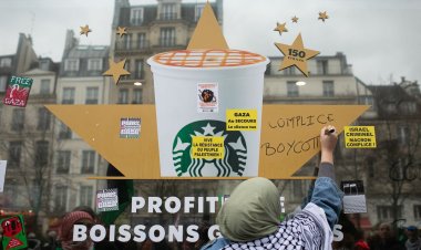 Starbucks, boykotların gölgesinde küresel satışlarda üst üste beşinci çeyrek düşüş yaşadı