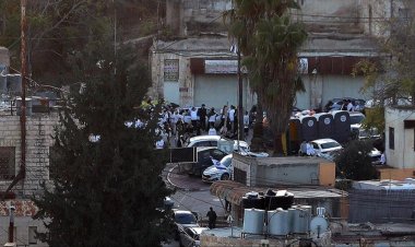 İşgalci İsrailliler Batı Şeria'da camiye baskın düzenleyip namaz kılanlara saldırdı