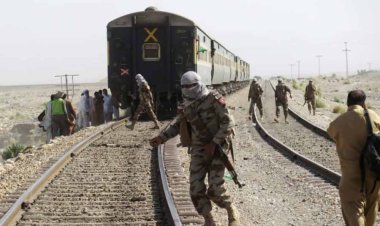 Pakistan'da tren saldırısı operasyonu: 190 yolcu kurtarıldı