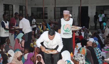Avrupa Yetim Eli Derneği'nden Burundi’de iftar sofraları kuruldu
