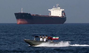 Bir milyon litre kaçak akaryakıt taşıyan gemiye İran el koydu