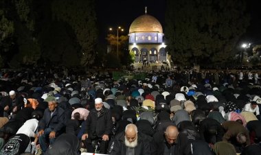 Kadir Gecesi'nde 180 bin Müslüman Mescid-i Aksa'da saf tuttu