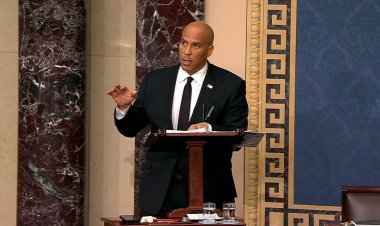 Demokrat senatörden Trump’a karşı 20 saatlik kürsü direnişi!